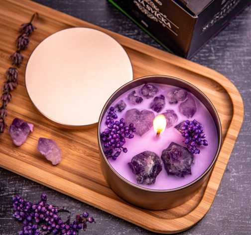 Unikátně zdobená svíčka v plechové dóze s intenzivní vůní - Lavender 200 g